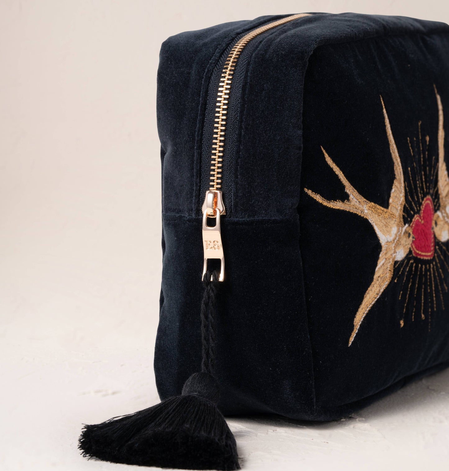 Swallow Heart Wash Bag: Elizabeth Scarlett