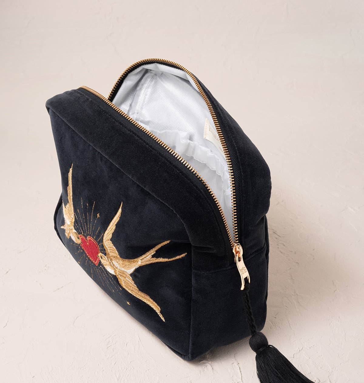 Swallow Heart Wash Bag: Elizabeth Scarlett