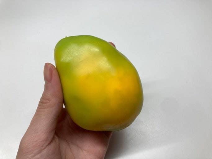 Color-Changing Mango Squishy–Heat Reactive Stress Relief Toy
