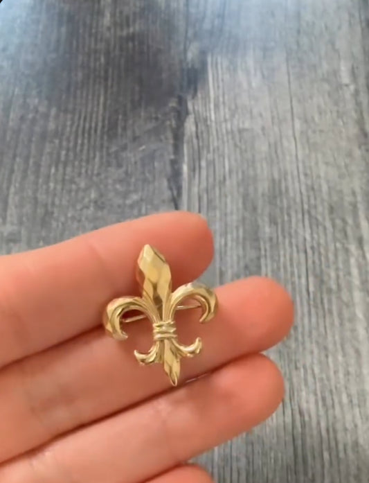 Antique 10k Fleur de lis pin