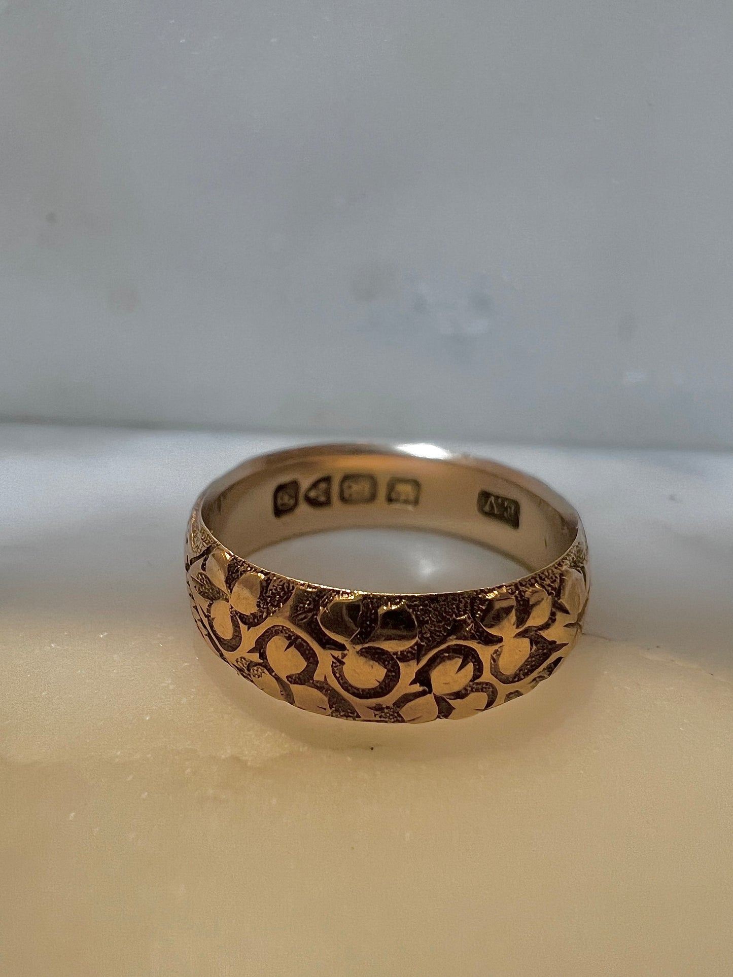 Antique 18k Foliate Engraved Band