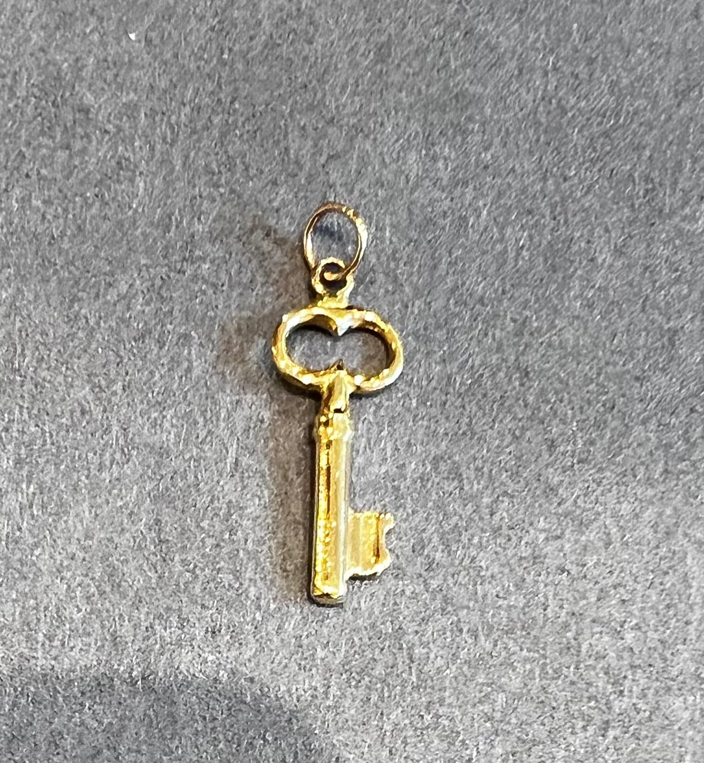 Vintage 18k Key Charm