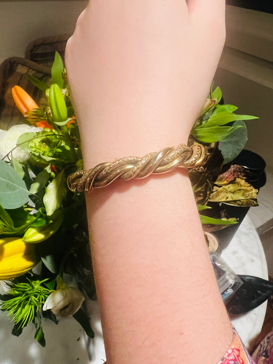 Victorian 9ct Engraved Lovers Knot Bangle