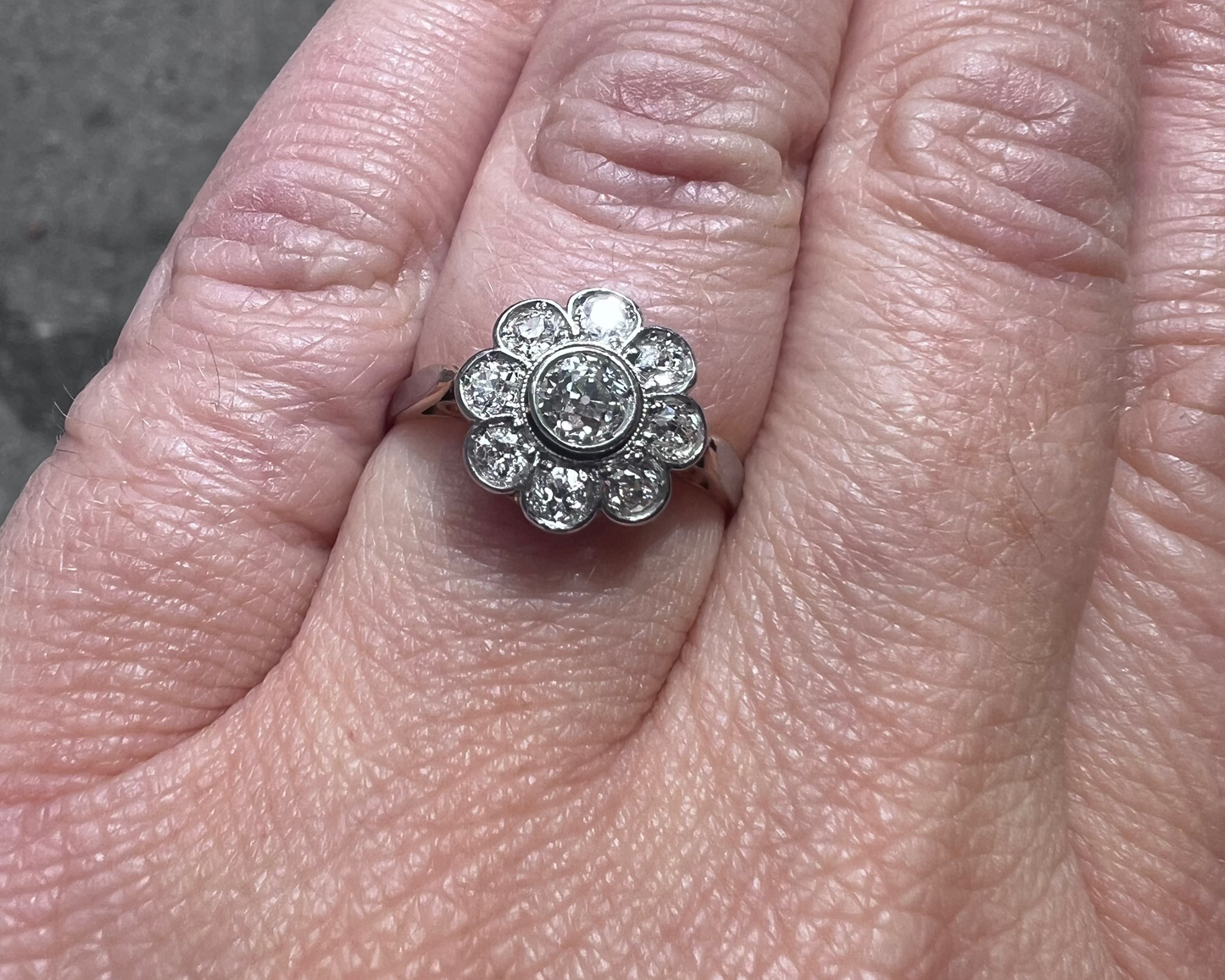 18K & Platinum Antique Diamond Daisy Ring