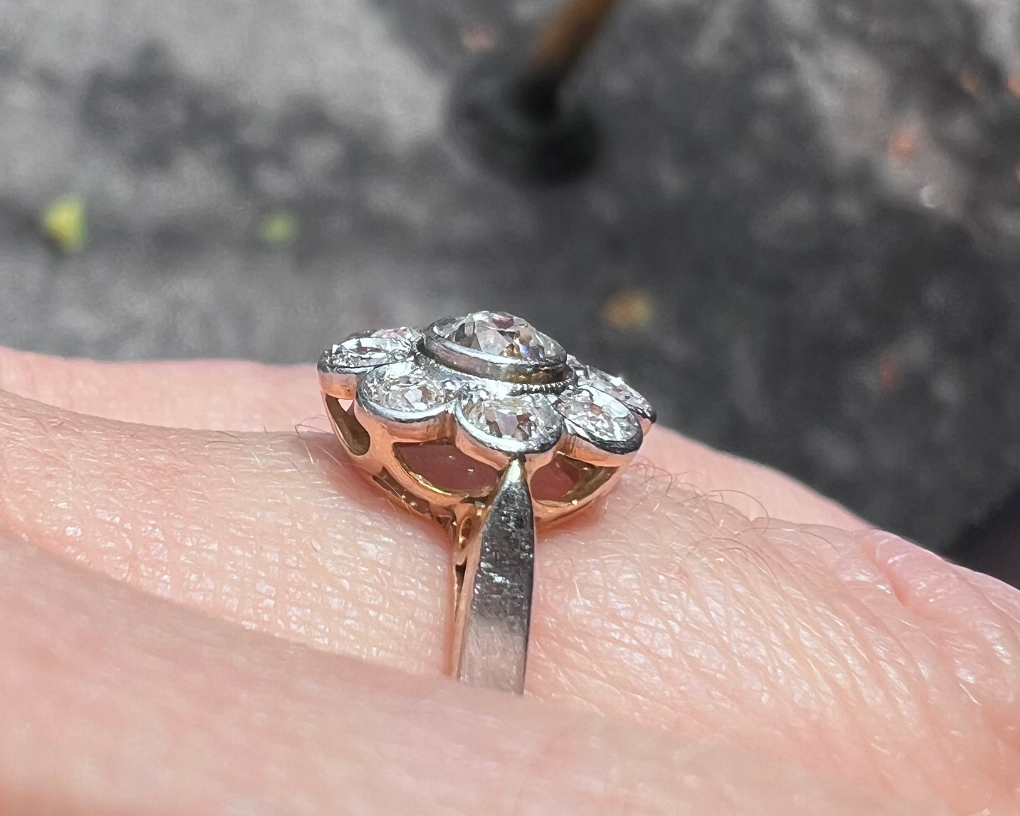 18K & Platinum Antique Diamond Daisy Ring